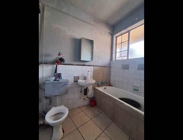 1 BEDROOM FLAT FOR SALE IN VEREENIGING CENTRAL